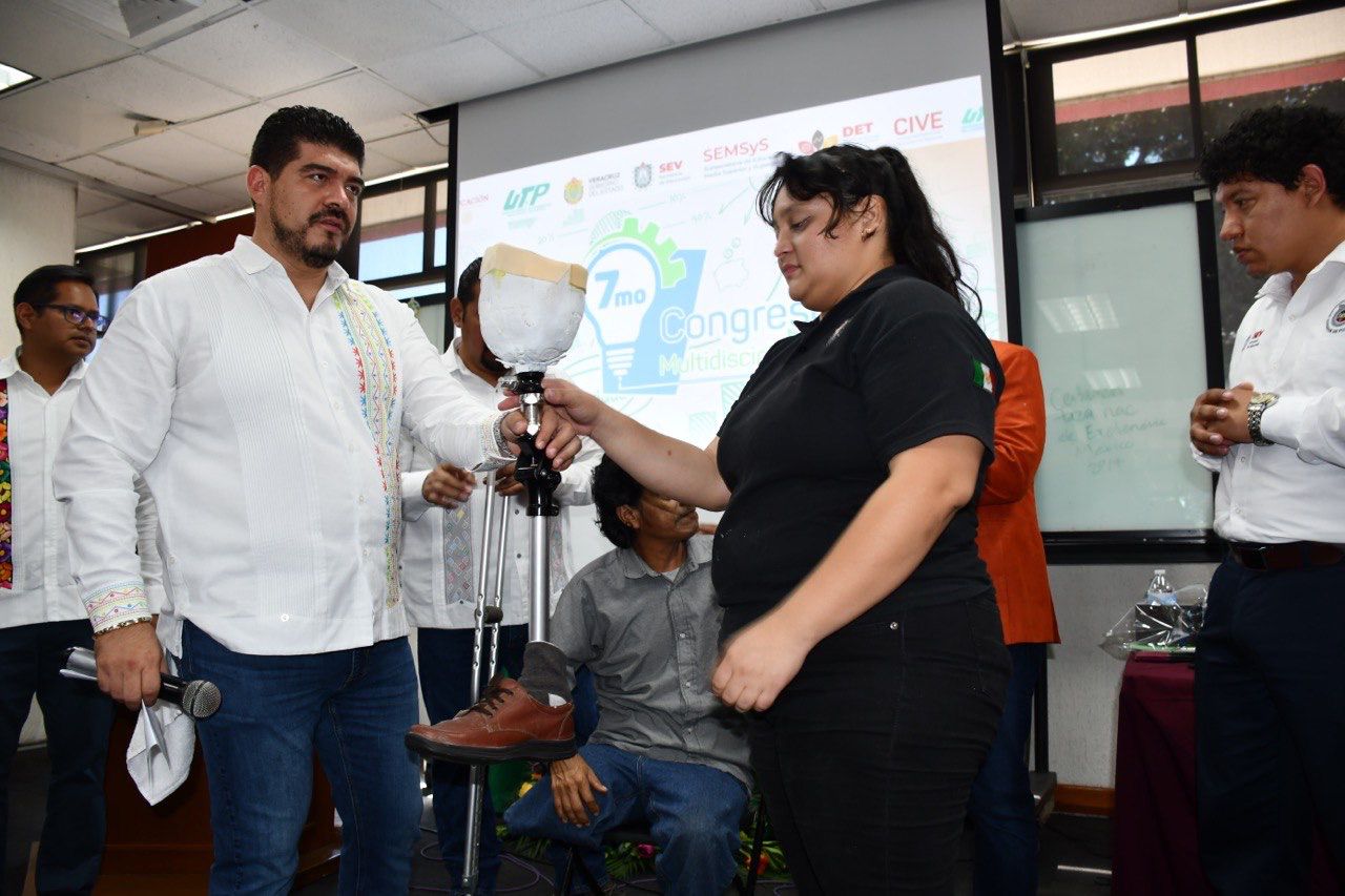 Con entrega de prótesis, Zenyazen Escobar refuerza compromiso con la comunidad y el desarrollo tecnológico