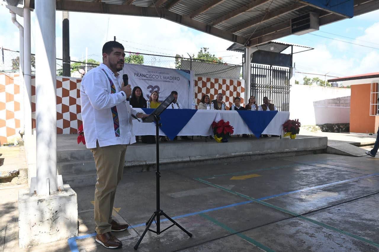 Zenyazen Escobar resalta compromiso educativo y legislativo en el 33.° aniversario de la Telesecundaria Francisco I. Madero